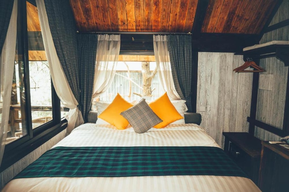 Standard Double Room thumbnail 6