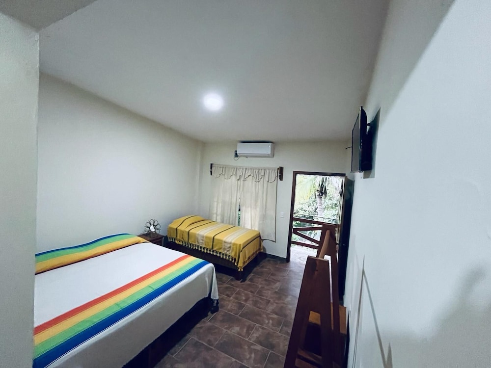 Comfort Room, Multiple Beds, Mountain View, Corner photo 1