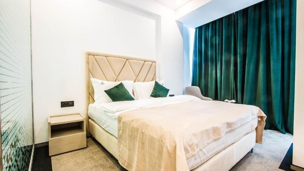 Deluxe Room, City View