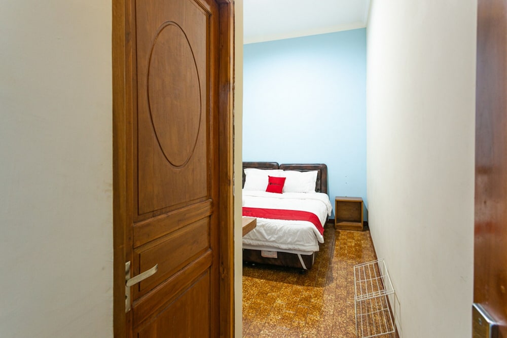 Double Room (RedDoorz) - Photo 2