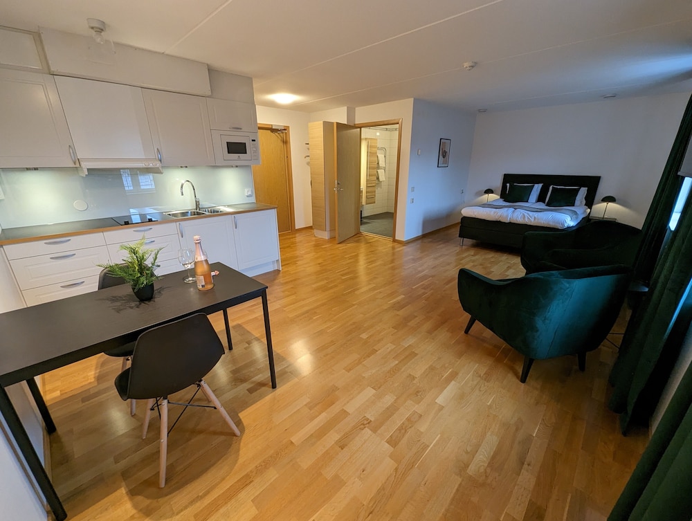 Deluxe Double Room - Photo 9