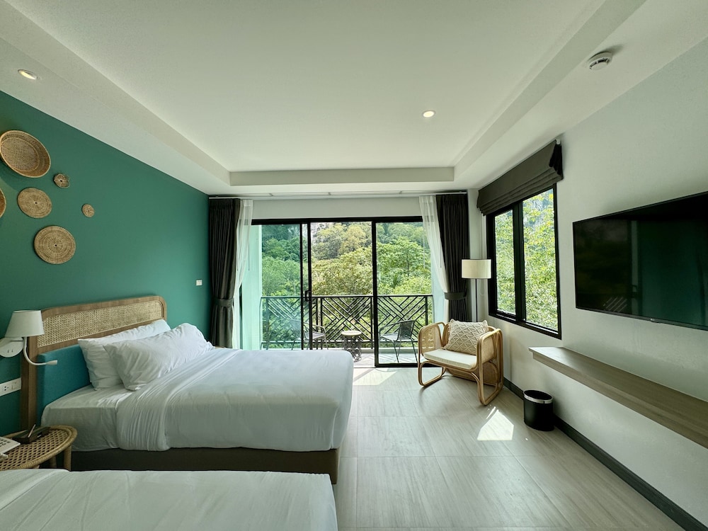 Premium Studio Suite, 2 Twin Beds, Mountain View - Photo 6