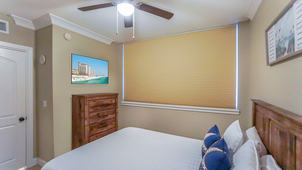 Condo, 3 Bedrooms (Gulf Front, Beach Chairs Included) photo 2