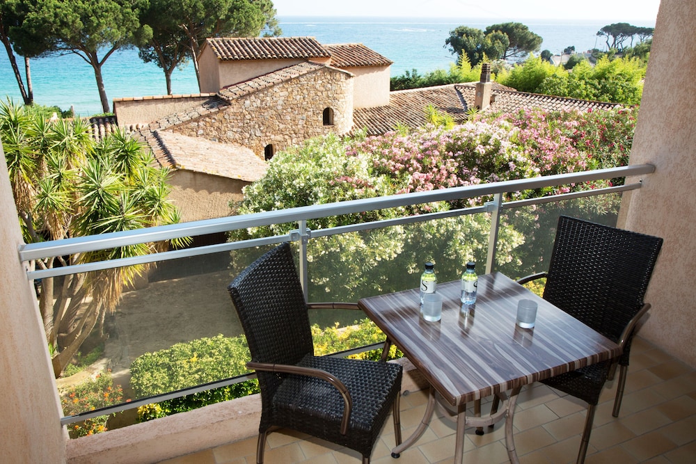 Superior Double Room, Balcony, Sea View photo 3