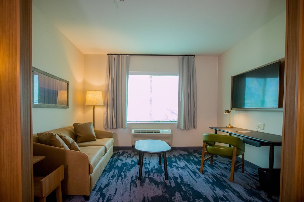 Suite, 1 King Bed with Sofa bed (Mobility Accessible, Roll-in Shower) photo 2