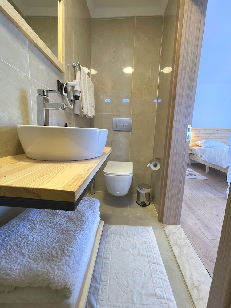 Standard Triple Room - Photo 3