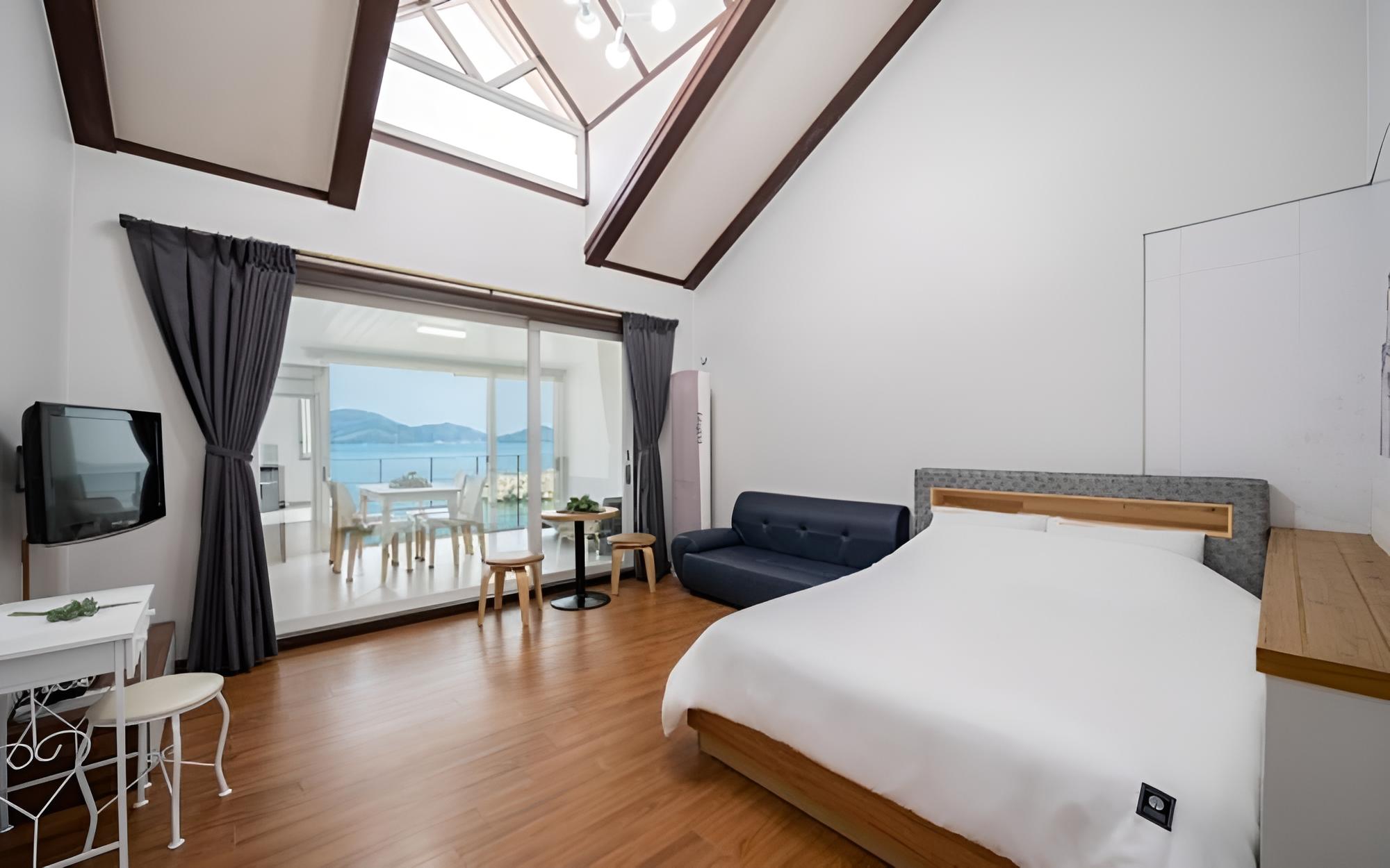 Room (Sherry (Ocean View dogs allowed)) photo 3