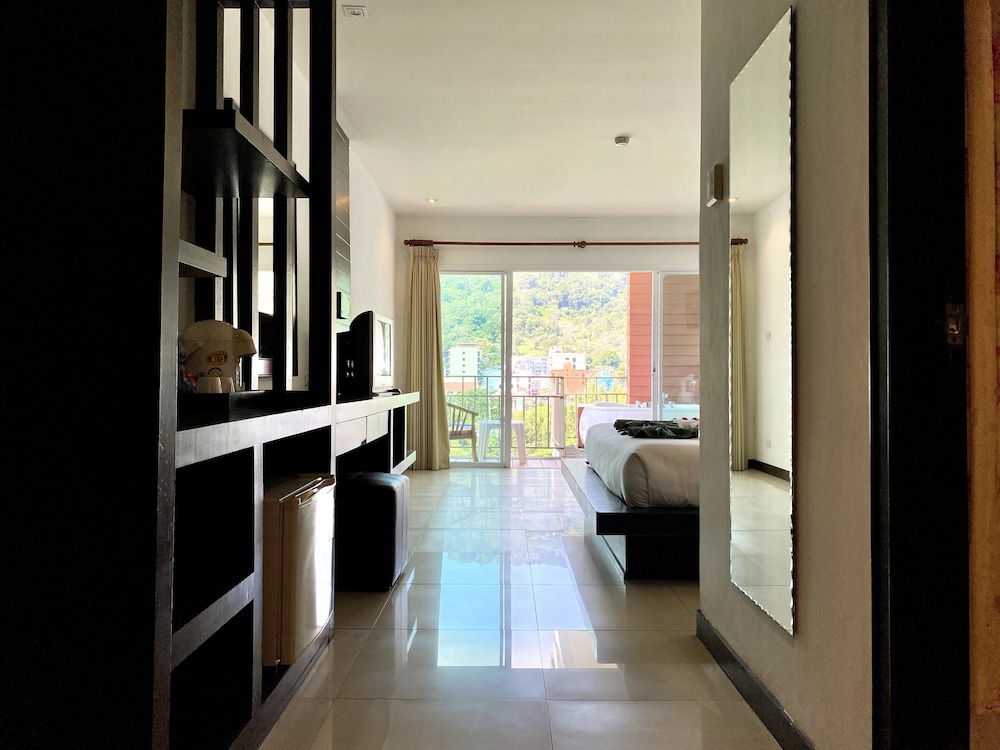 Deluxe Double Room - Photo 13