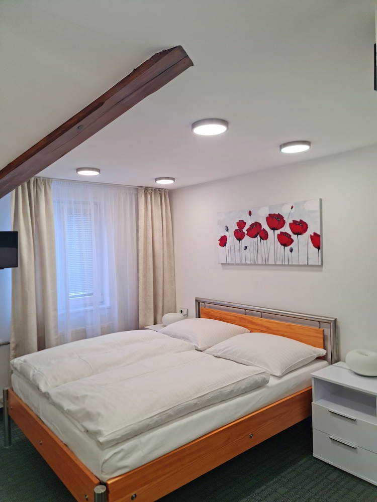 Standard Double Room, 1 King Bed photo 3