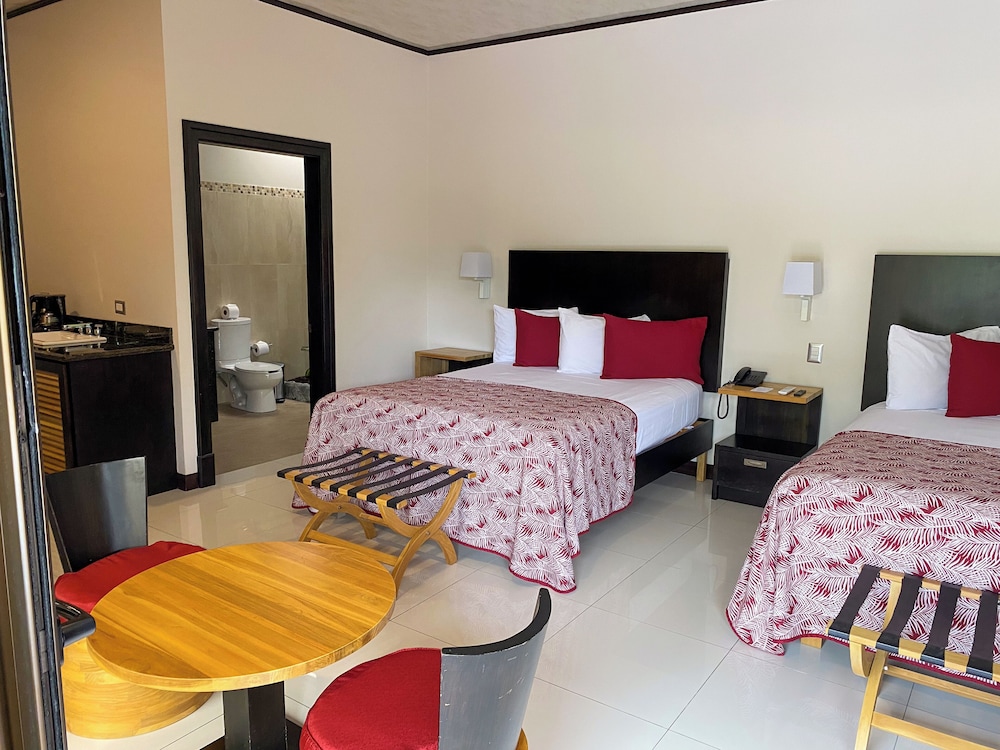 Chato Suite with Private Pool photo 3