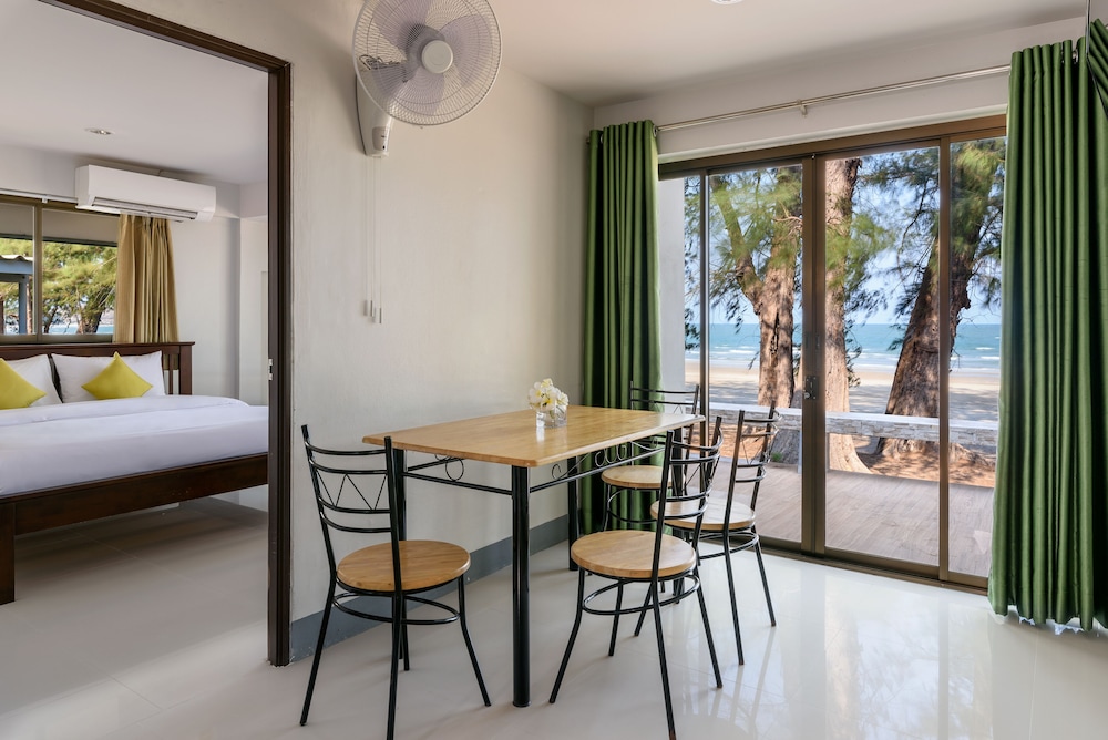 Beach House, 2 Bedrooms, Sea View - Photo 3
