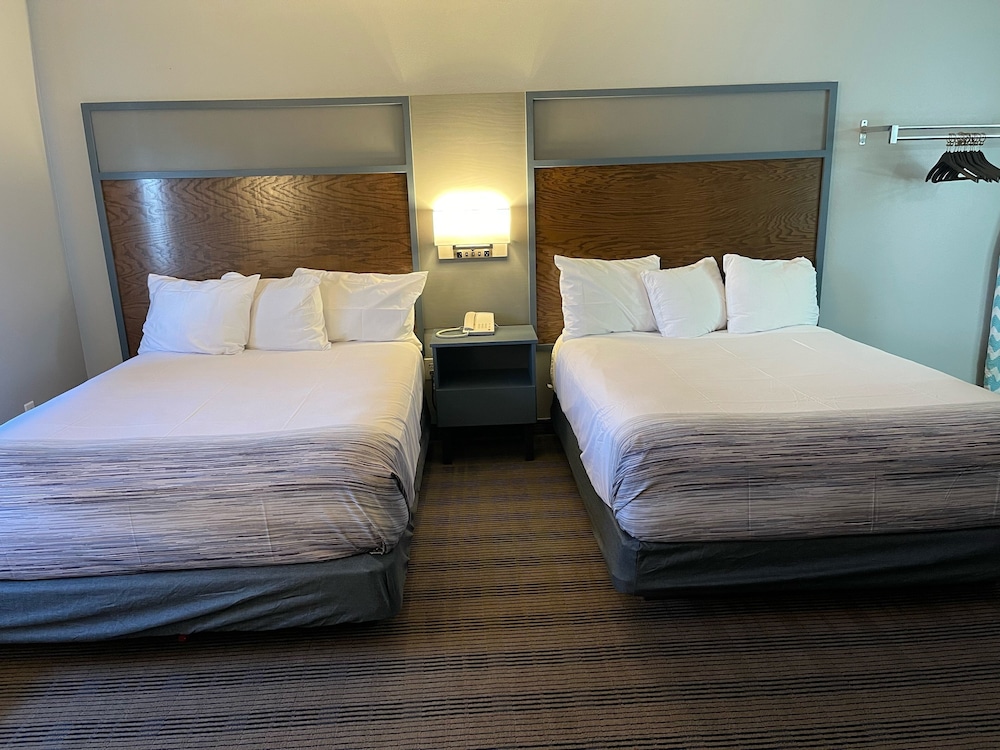Room, 2 Queen Beds, Non Smoking - Photo 3