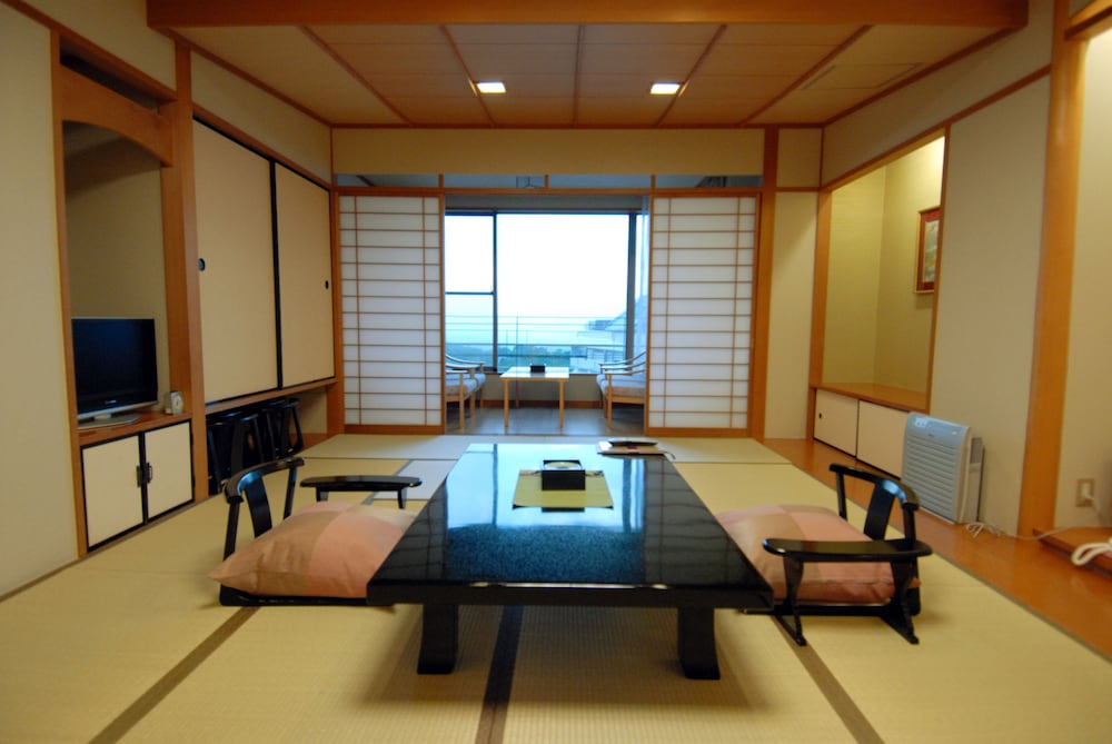 Superior Japanese Style Room, Non Smoking, Town View photo 3