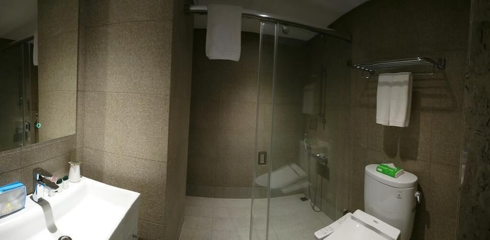Quadruple Room (No meat products in the room) photo 3