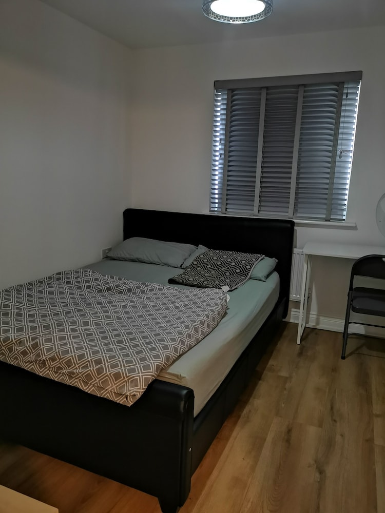 Deluxe Room, 1 King Bed, Garden View photo 3