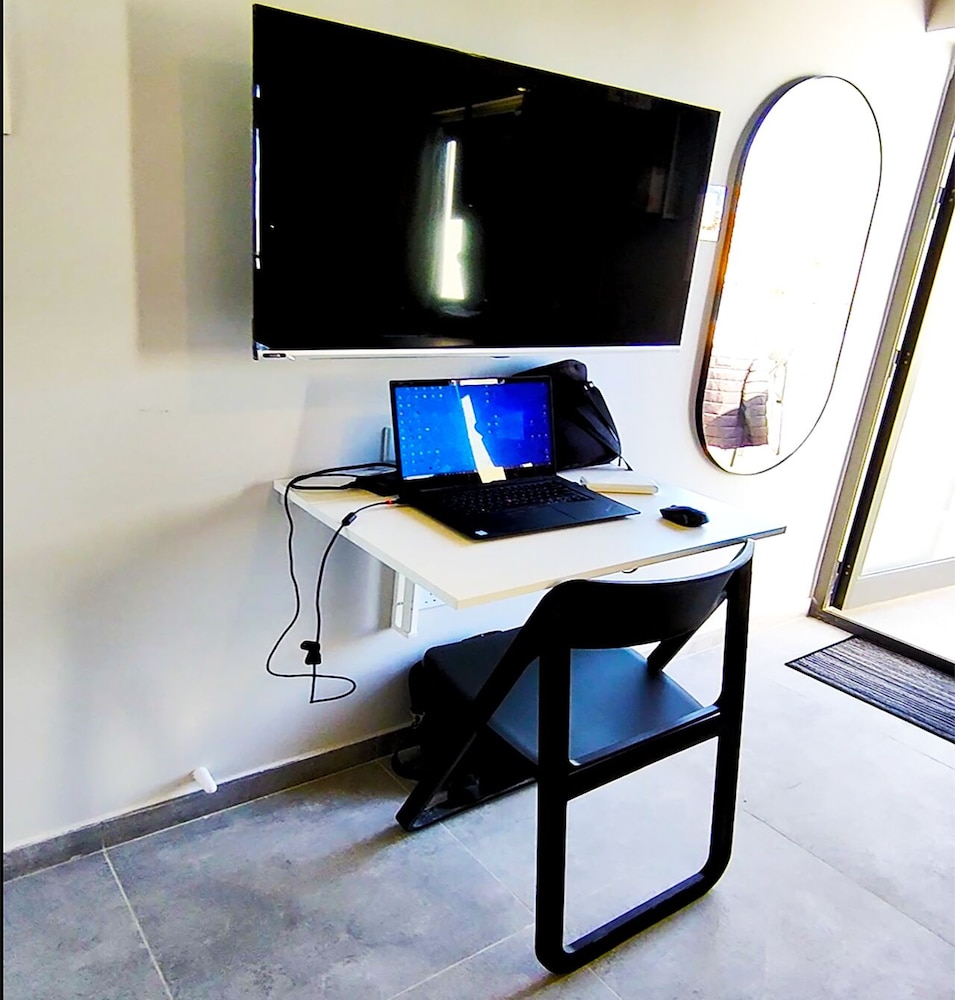 Panoramic Apartment, 1 Twin Bed, Non Smoking, Harbor View photo 3