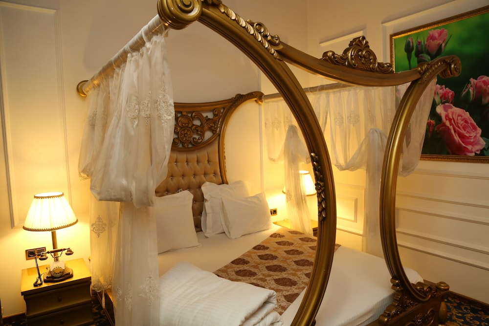 Honeymoon Suite photo 1