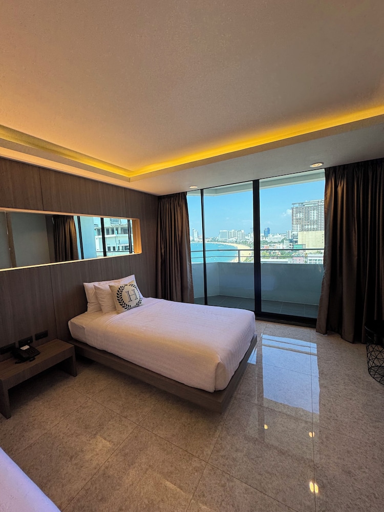Ocean Twin Room - Photo 6