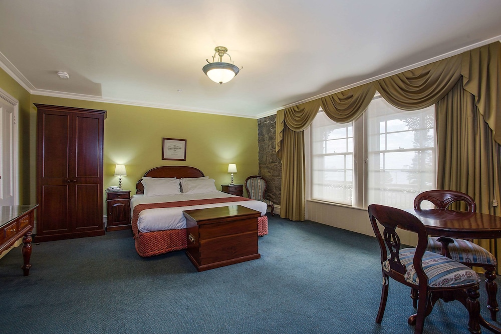Standard Room, 1 King Bed, Non Smoking photo 1