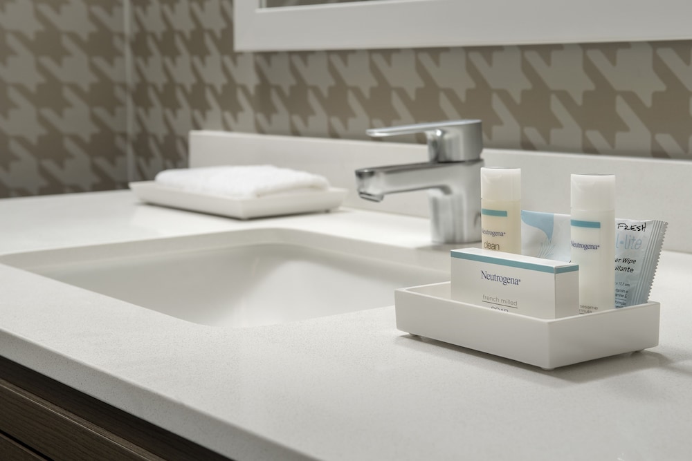 Suite, 1 King Bed, Accessible, Non Smoking (Hearing) - Photo 7