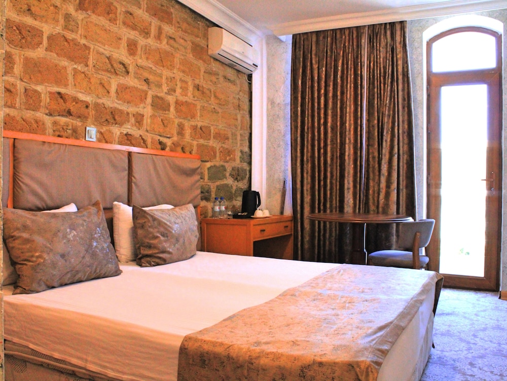 Deluxe Twin Room, Balcony, City View photo 2