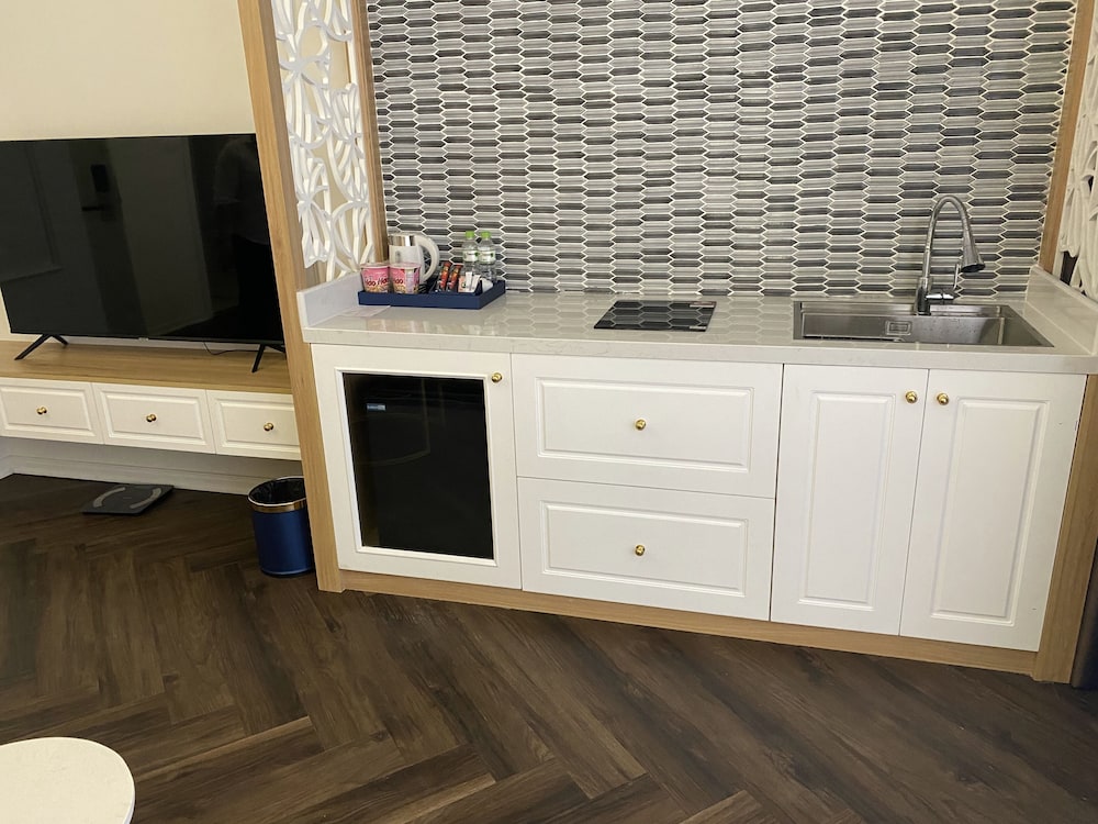 Premium Double Room, 1 King Bed - Photo 7