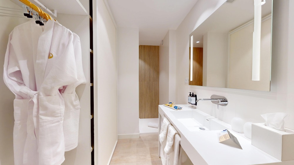 Junior Suite (Signature Level (2+2)) thumbnail 6