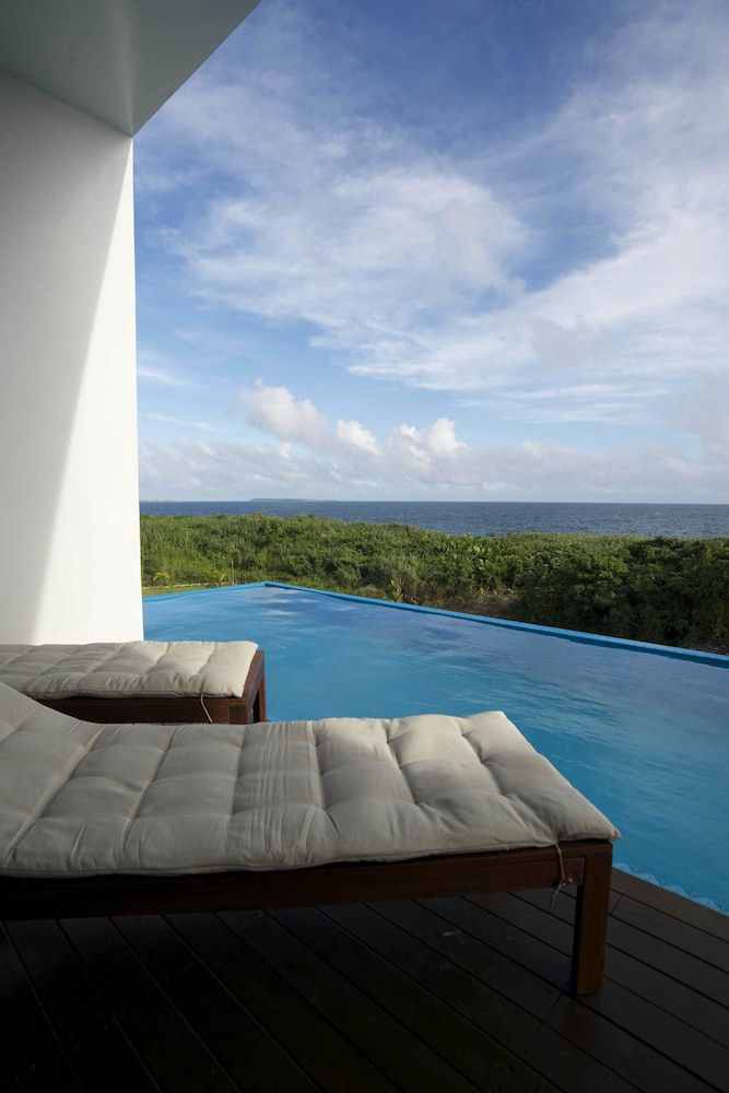 side.B sora, Luxury Condominium with Private Pool photo 2