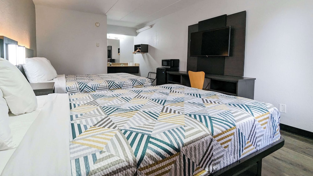 Standard Room, 2 Double Beds, Non Smoking - Photo 1