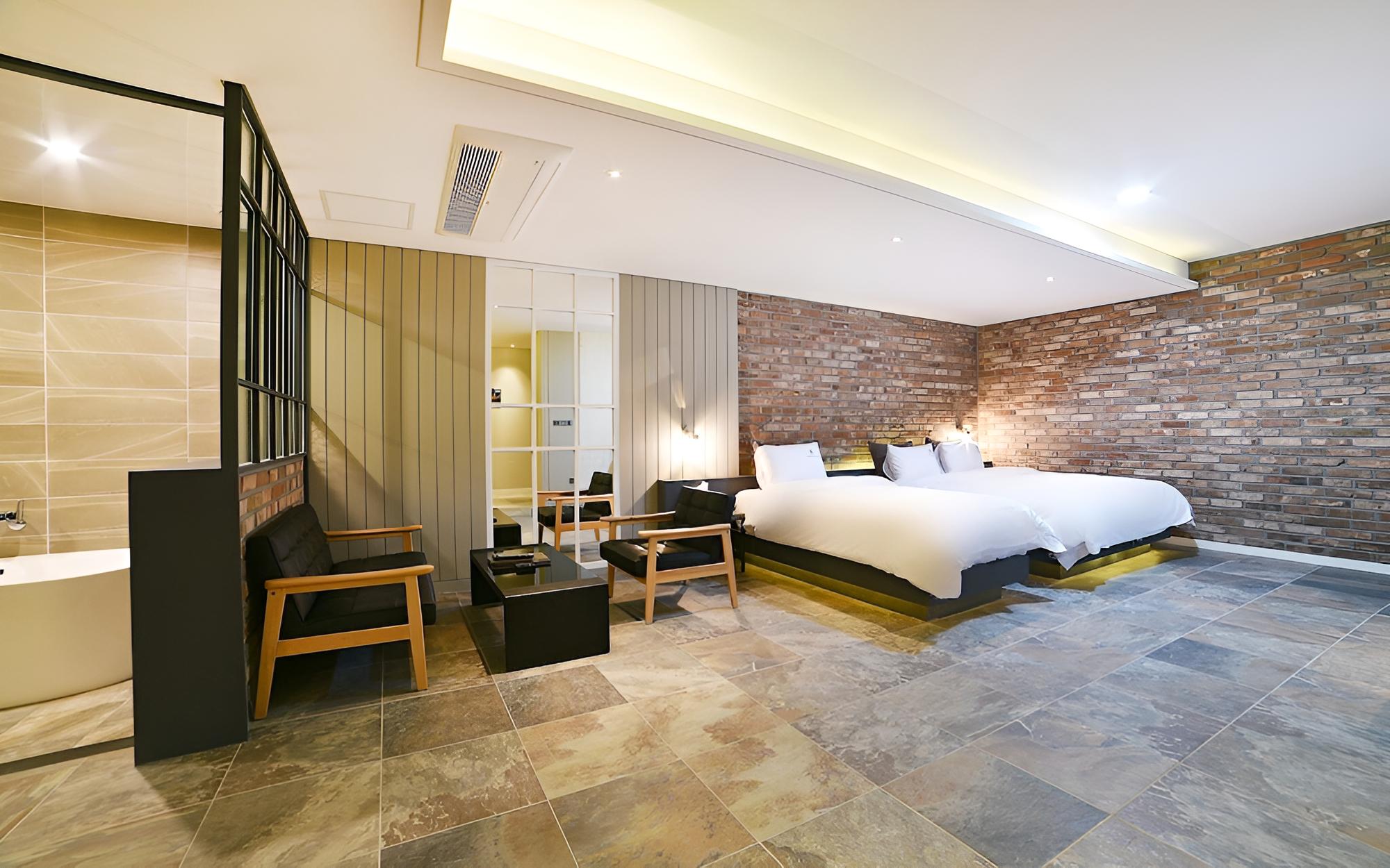 Room (VIP Twin (Bathtub Random Assignment S) - Photo 14