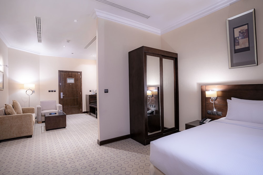 Deluxe Room, 1 King Bed - Photo 2