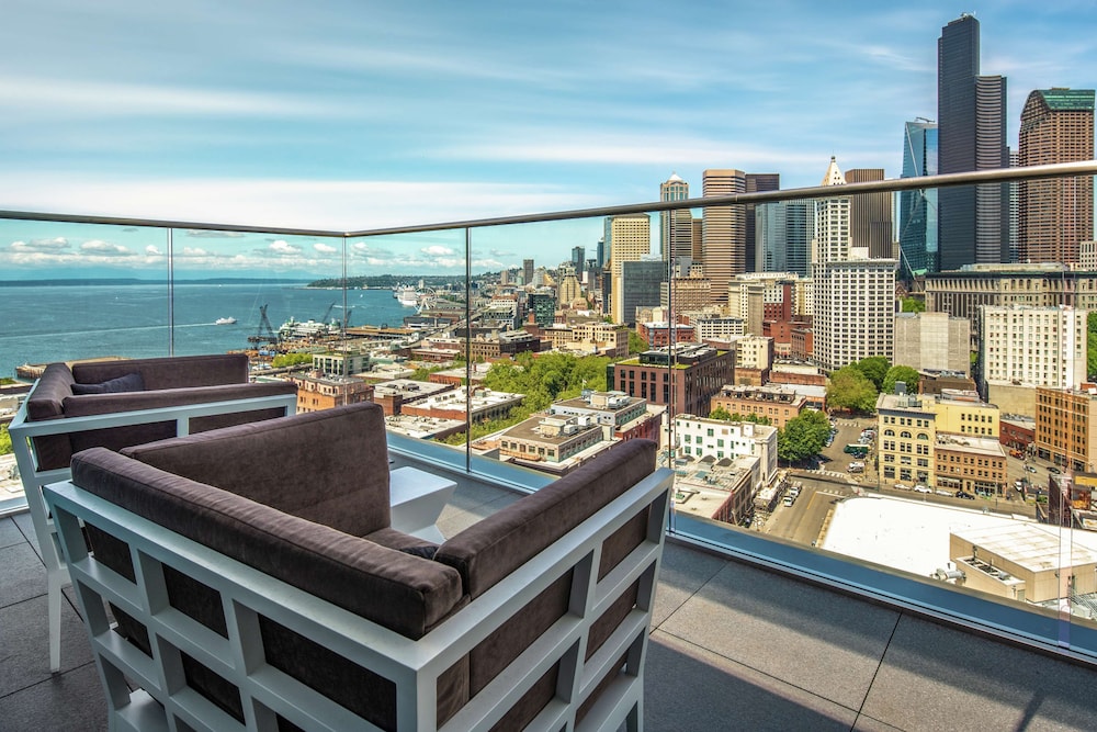 Penthouse, 1 King Bed, Accessible (Water View, Hearing)