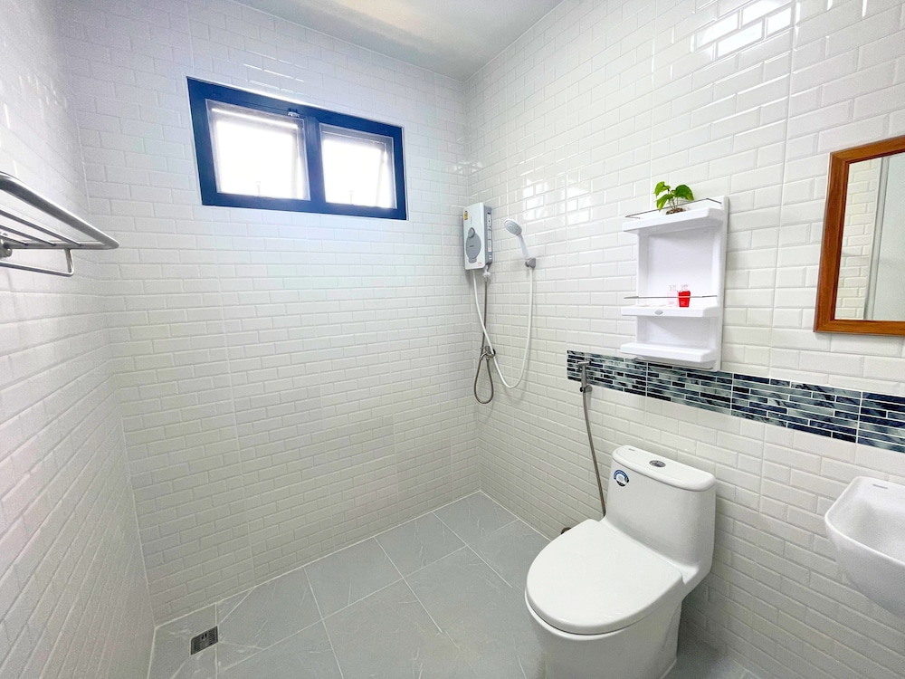 Deluxe Double Room, 2 Twin Beds - Photo 4