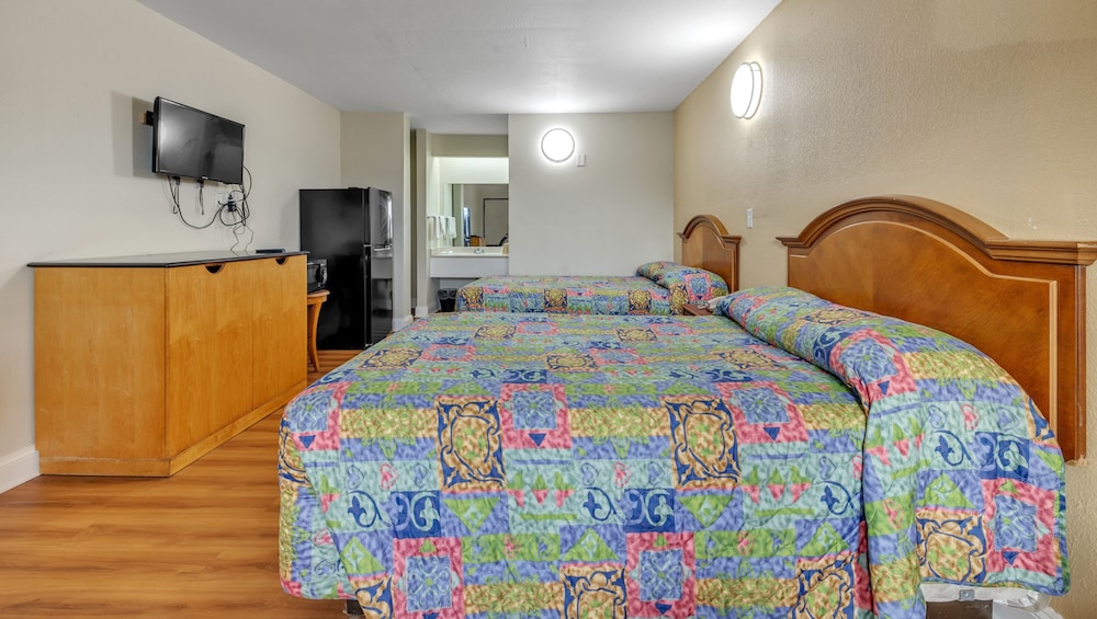 Room, 2 Double Beds, Smoking - Photo 3