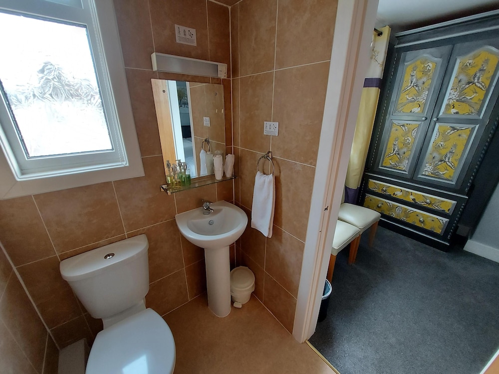 Superior Double Room, Ensuite (Criccieth) photo 3