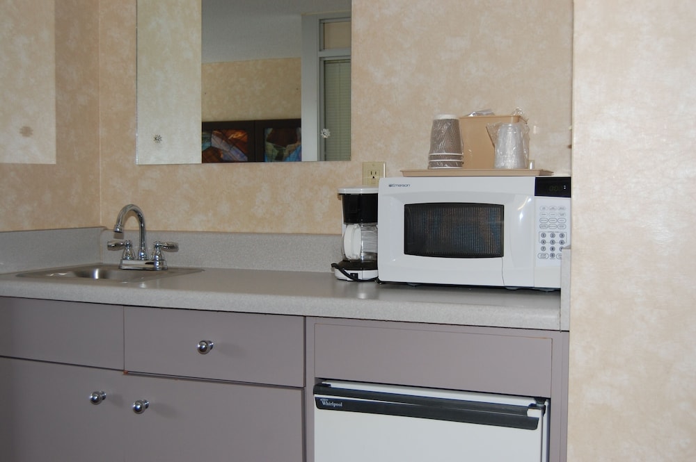 Suite, 2 Queen Beds, Fireplace - Photo 7
