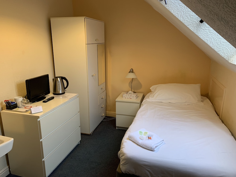 Basic Single Room, Shared Bathroom