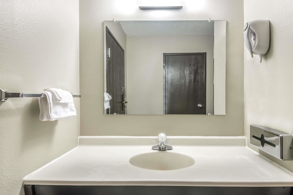 Room, Accessible - Photo 4