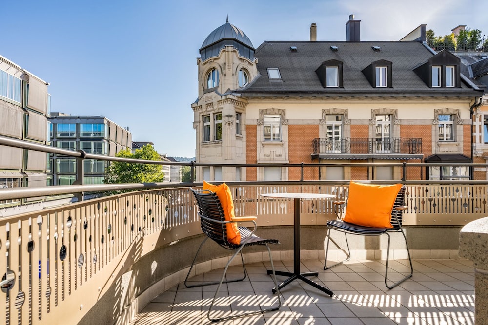 Suite, 1 Bedroom, Corner (Balcony)