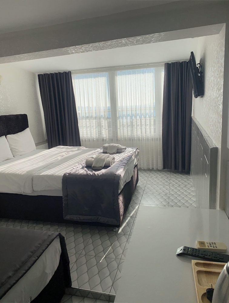 Superior Triple Room photo 3