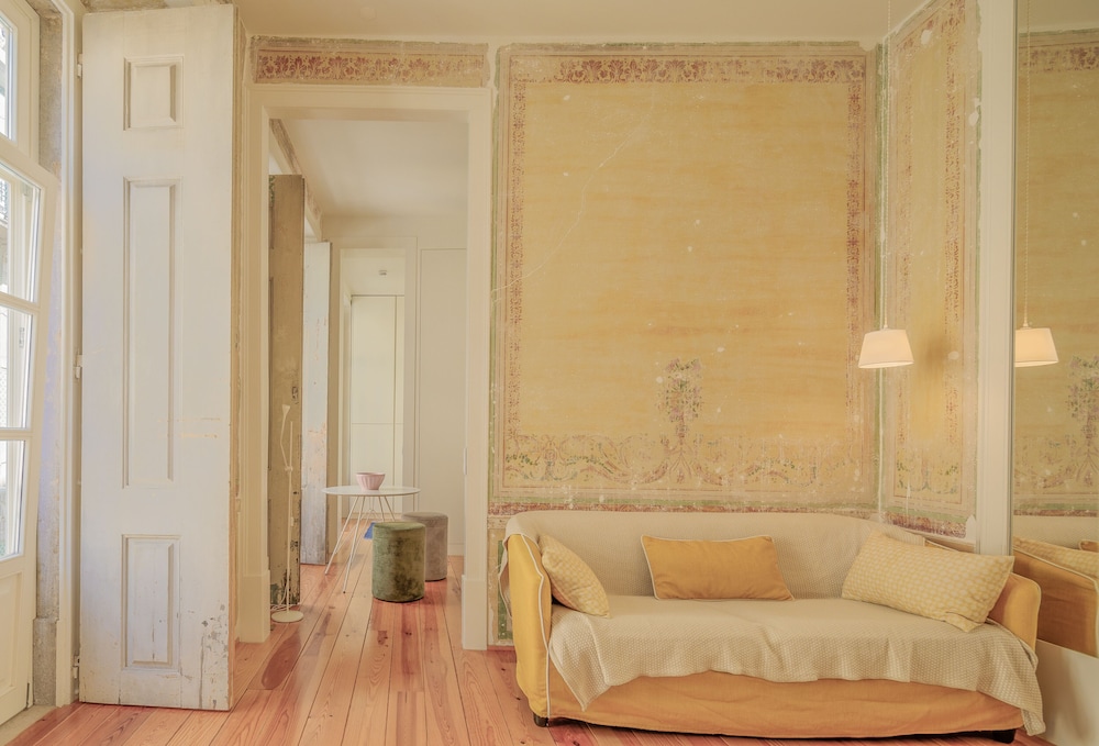 The Garden Apartment (2B) photo 1