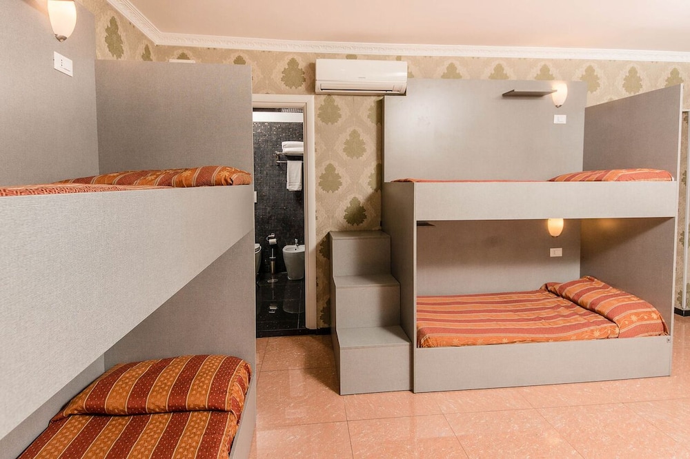 Quadruple Room, Ensuite photo 2