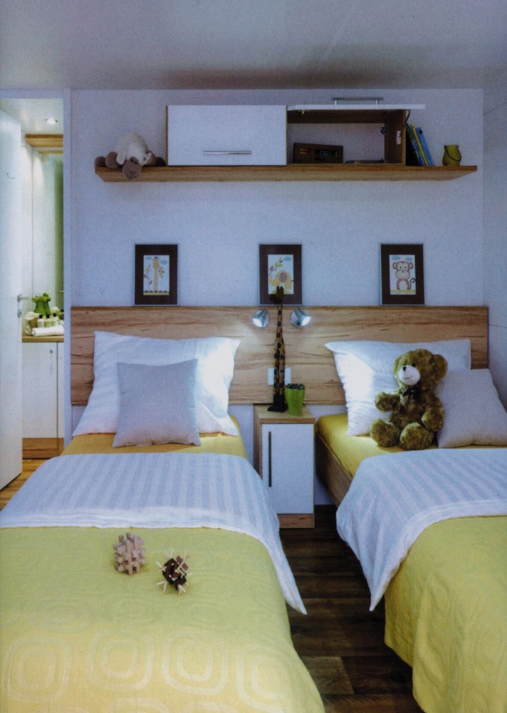 Mobile Home, Sea View