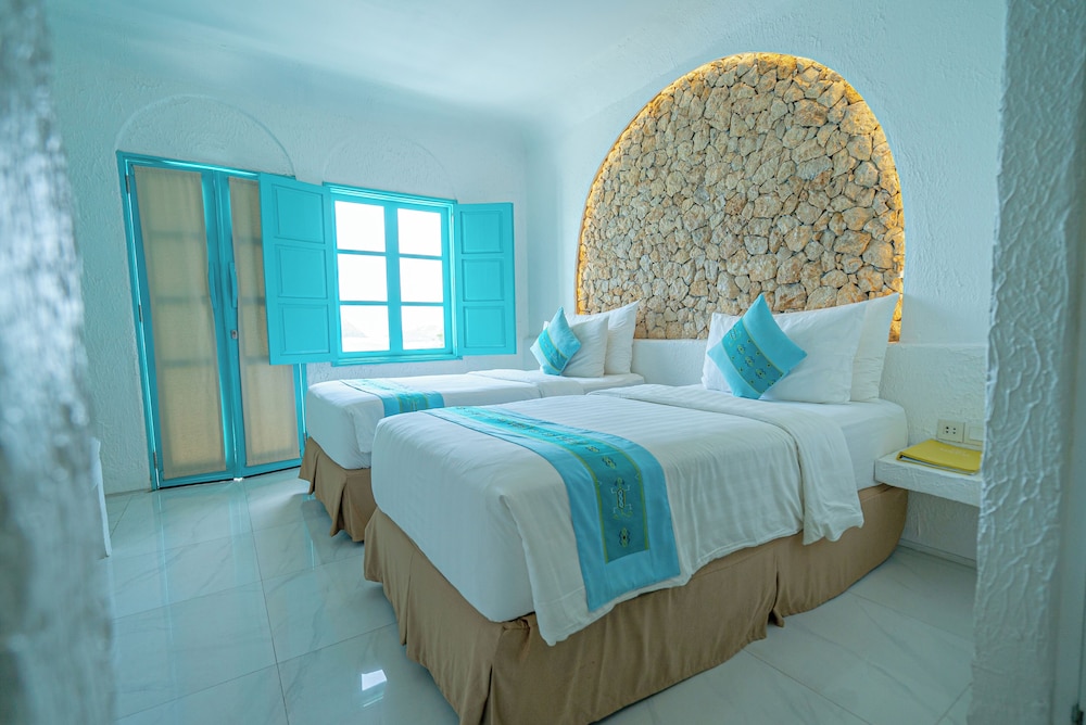 Deluxe Room - Photo 8