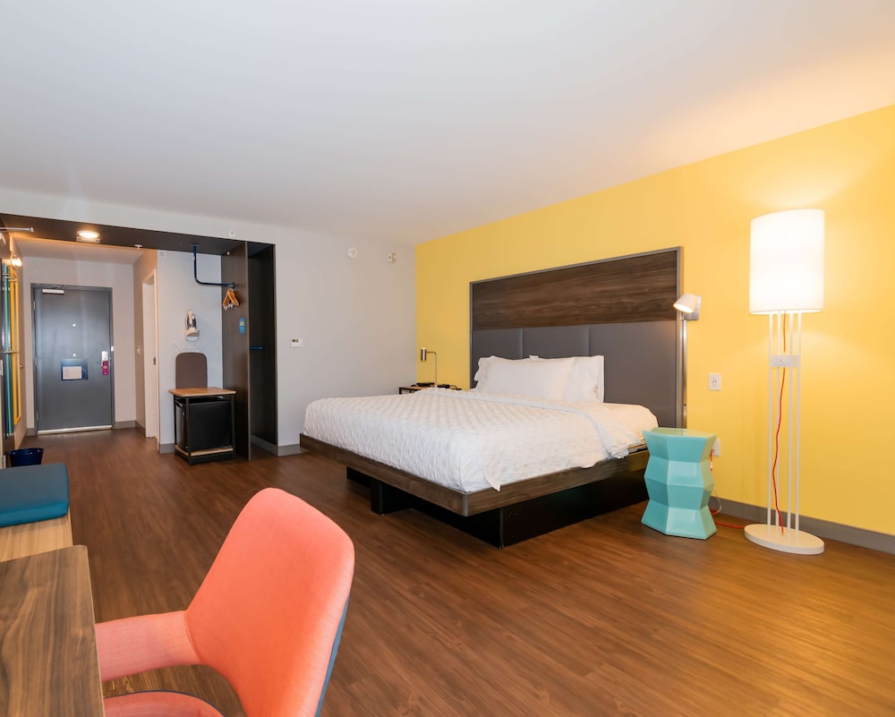 Room, 1 King Bed, Accessible (Mobility & Hearing) photo 2