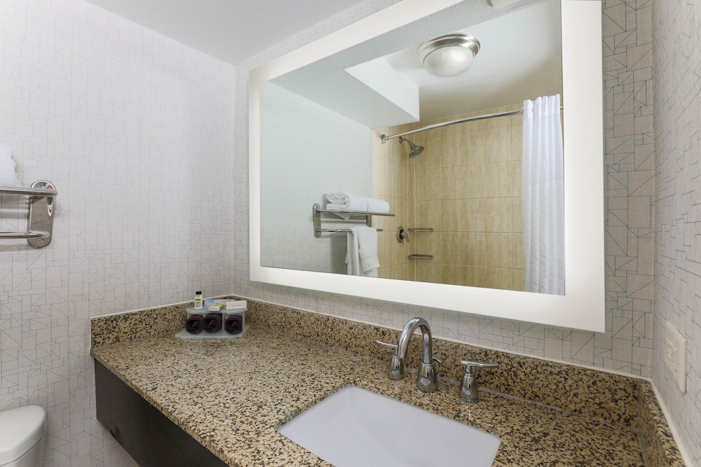 Premium Room, 2 Queen Beds (Standard) - Photo 5