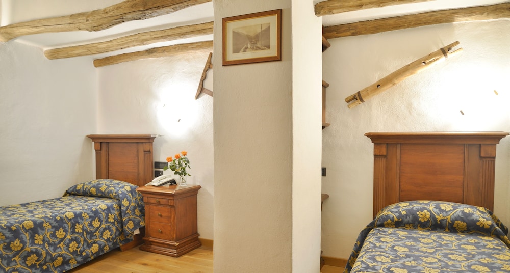 Twin Room, Accessible photo 1