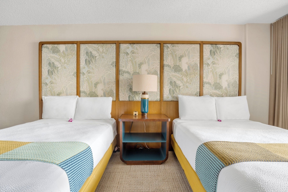 Room, 2 Double Beds, Pool View - Photo 5