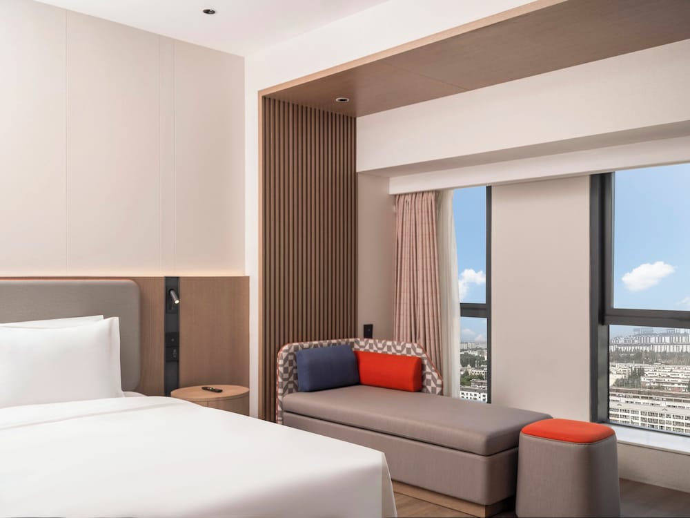 1 King Standard Extra Floor Space