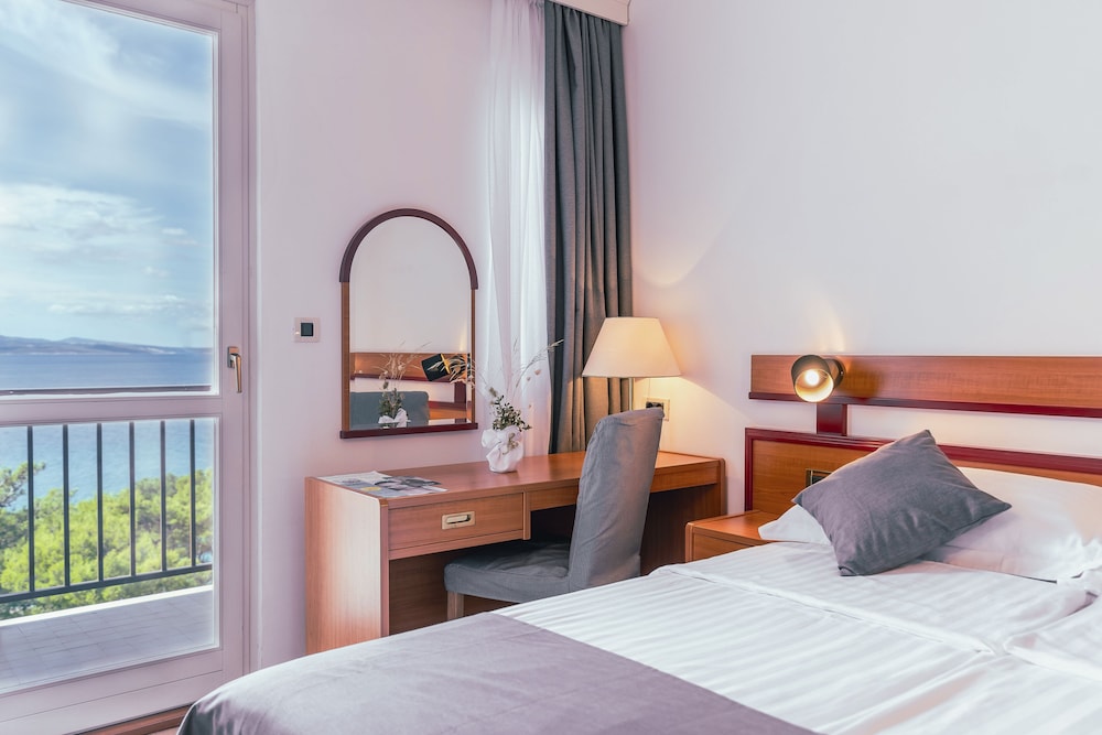 Standard Double Room, Balcony, Sea Facing - Photo 3
